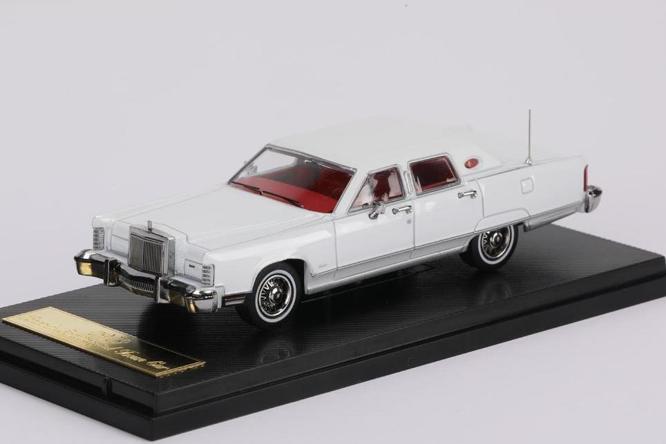 1:64 LINCOLN Continental Town Car (1979), white - 60005