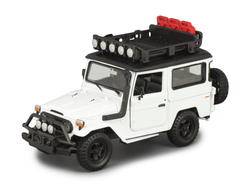 1:24 Toyota FJ40 2004 белый - 79137W