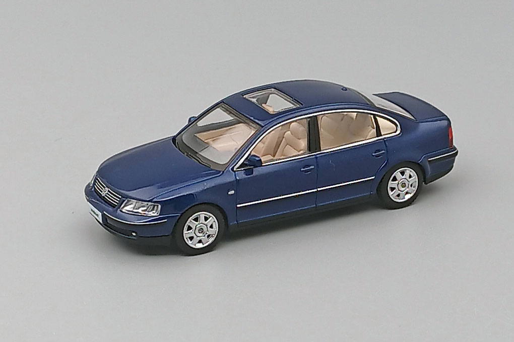 1:64 VOLKSWAGEN Passat (B5), blue - Y48-04
