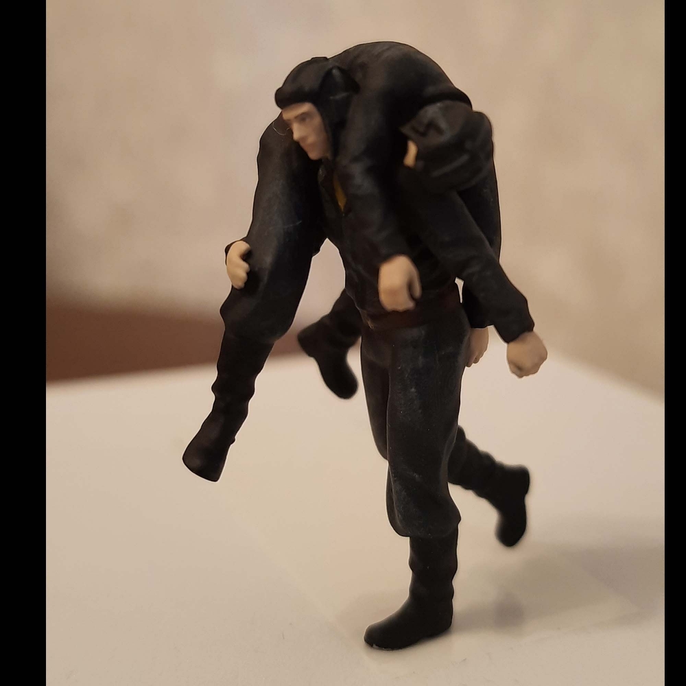 1:43 Фигурка раненый танкист - FSOL008