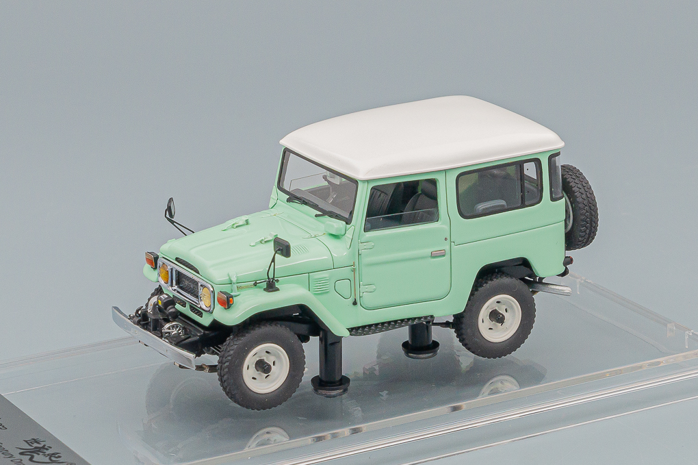 1:43 TOYOTA Land Cruiser 40 Series, light green / white roof - CDTO-1001E