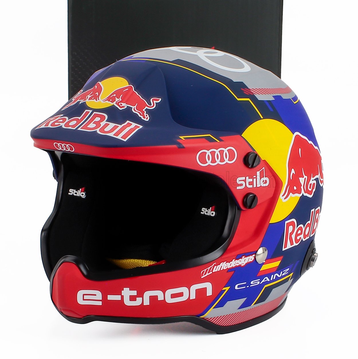 1:2 STILO Casco Helmet Carlos Sainz Sr Team Audi Rs Q E-tron E2 Sport №204 Winner Rally Dakar (2024), Blue Red Yellow - MH2406