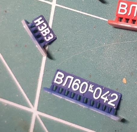 1:87 Табличка с номером электровоза ВЛ60к-042 (окрашенная) - sfs0187-042