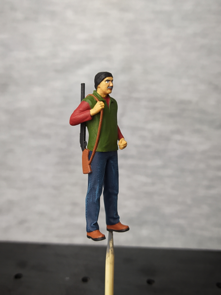 1:43 Фигура Охотник, окрашенная - MMAN007