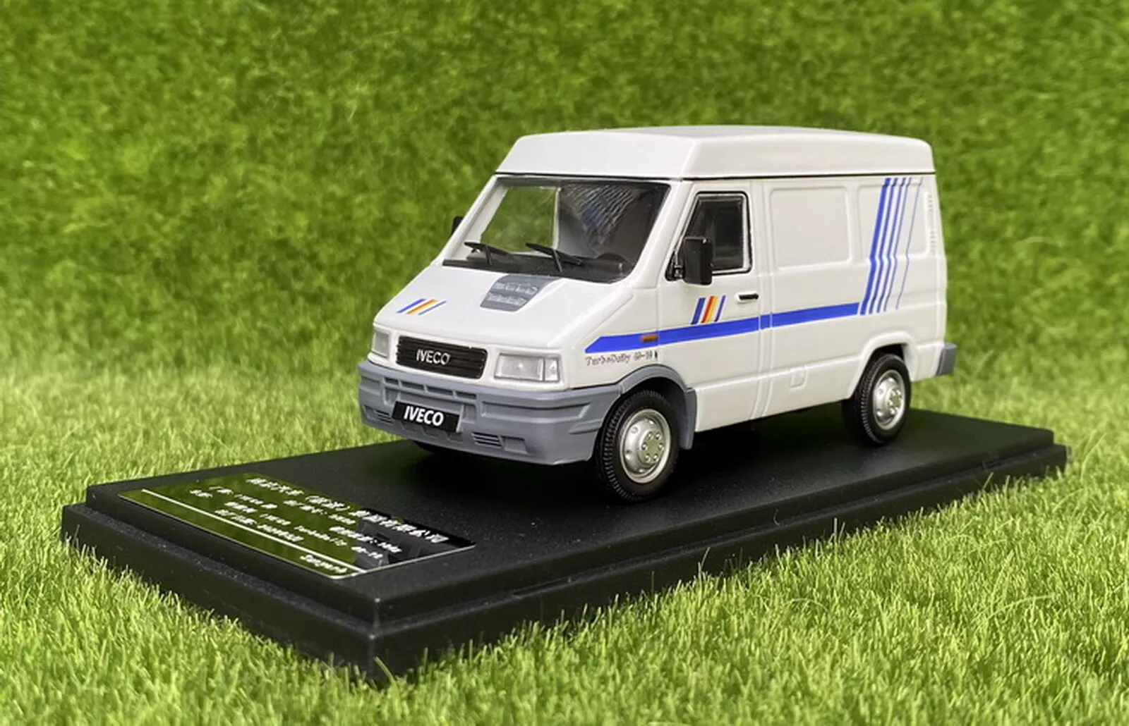 1:43 IVECO Turbo Daily 40-10 (1989), white - IVTDWT