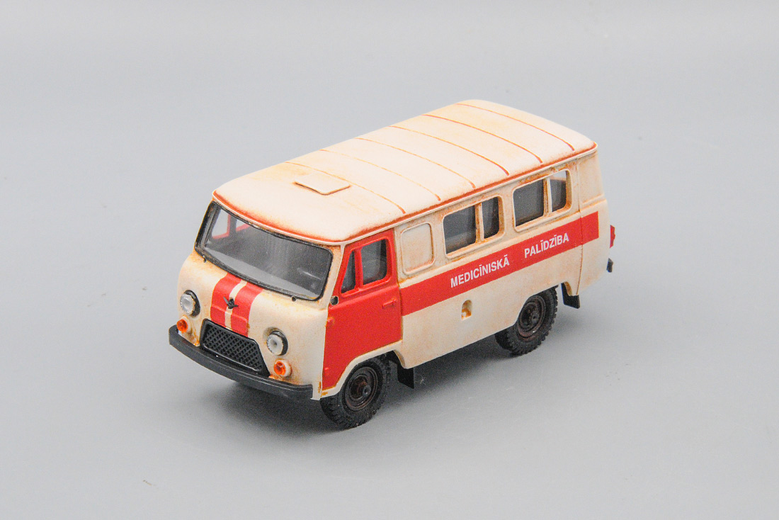 1:43 УАЗ 3962 медпомощь, Латвия, со следами эксплуатации - RG081