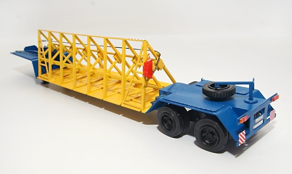 1:43 Кит Полуприцеп-панелевоз 993400 (ПП(Л)-1807) с наклонной площадкой - WM011