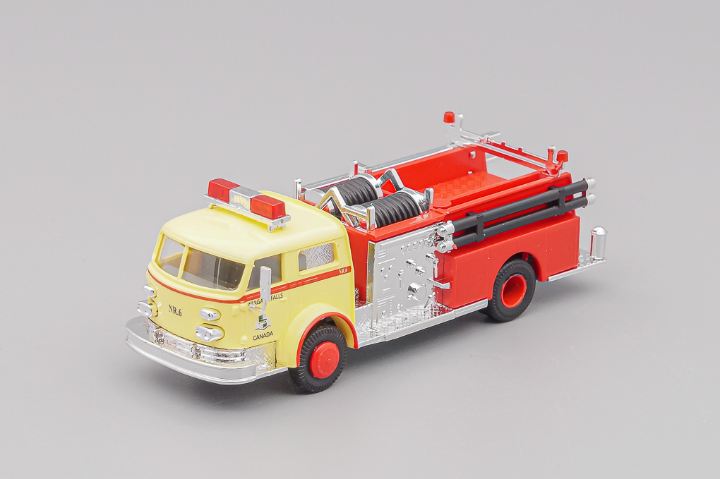 1:87 AMERICAN LaFrance 900 Closed-Cab Pumper 'Fire Department Niagara Falls', paleyellow / red / chrome - 46024-X1