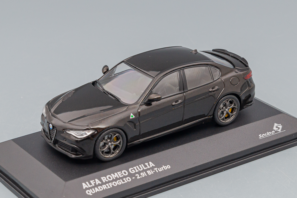 1:43 ALFA ROMEO Giulia Quadrofoglio, black - S4313107