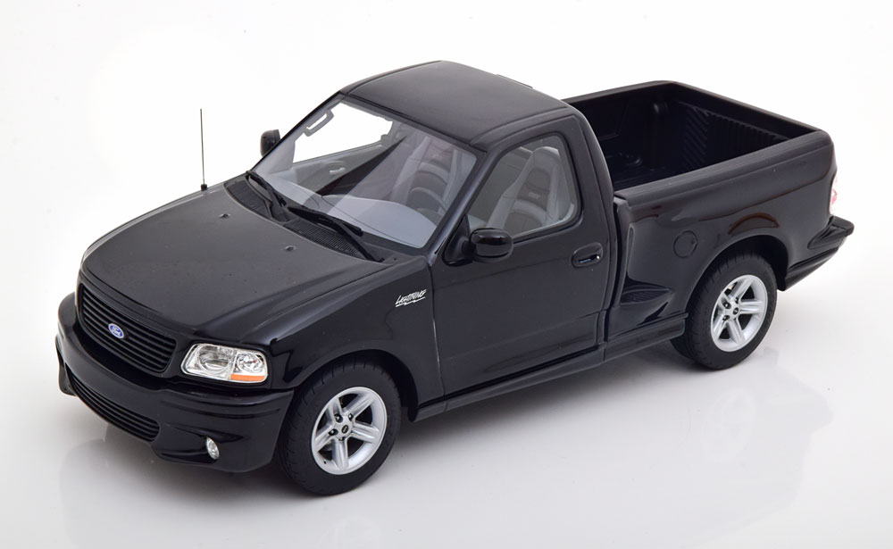 1:18 FORD F-150 SVT Lightning (2003), black - DNA000118