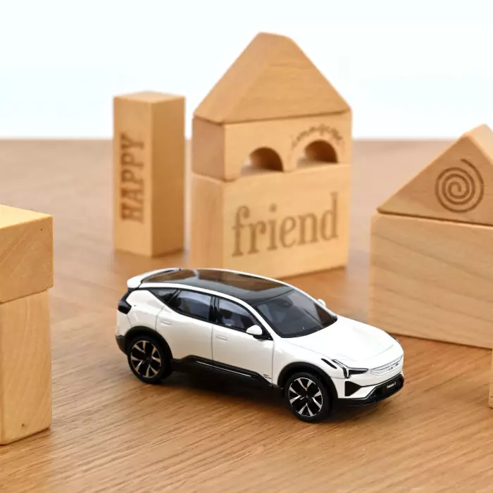 1:43 POLESTAR 3 (2024), Snow White - 873010