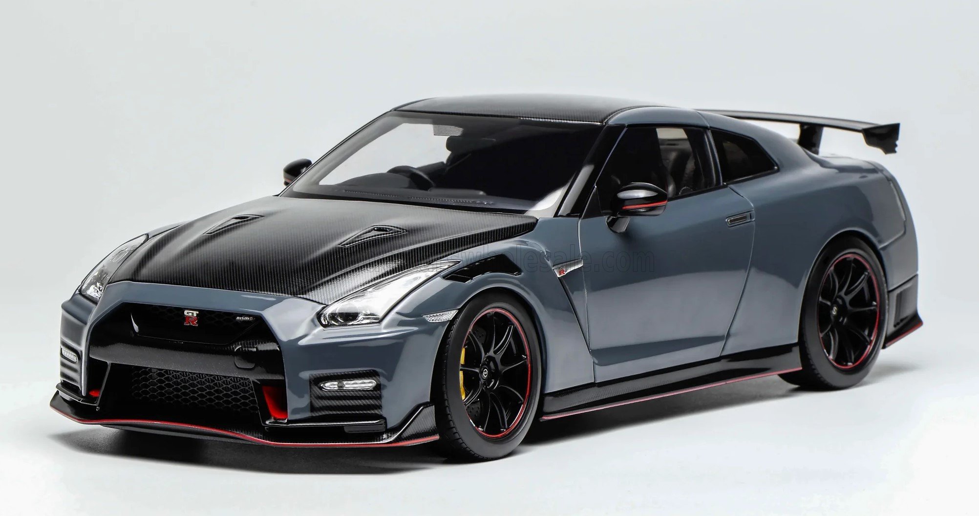 1:18 NISSAN GT-R (R35) NISMO COUPE (2022), grey carbon - M83530