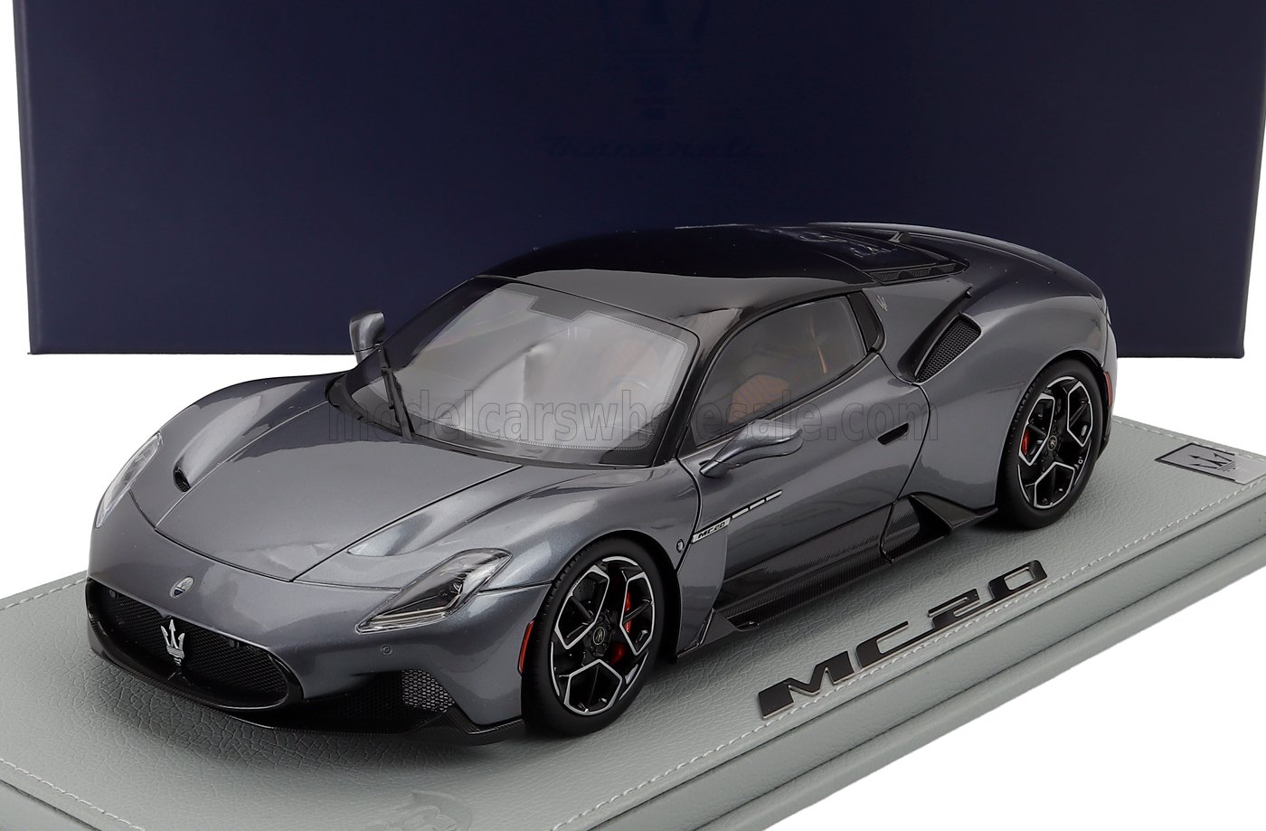 1:18 MASERATI Mc20 Gloss Black Roof (2020) - Con Vetrina - With Showcase, Grigio Mistero - Grey Met Black - HE180051FMAS-VET