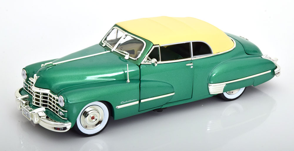 1:18 CADILLAC Series 62 Cabriolet Closed (1947), Green Met Beige - AW315