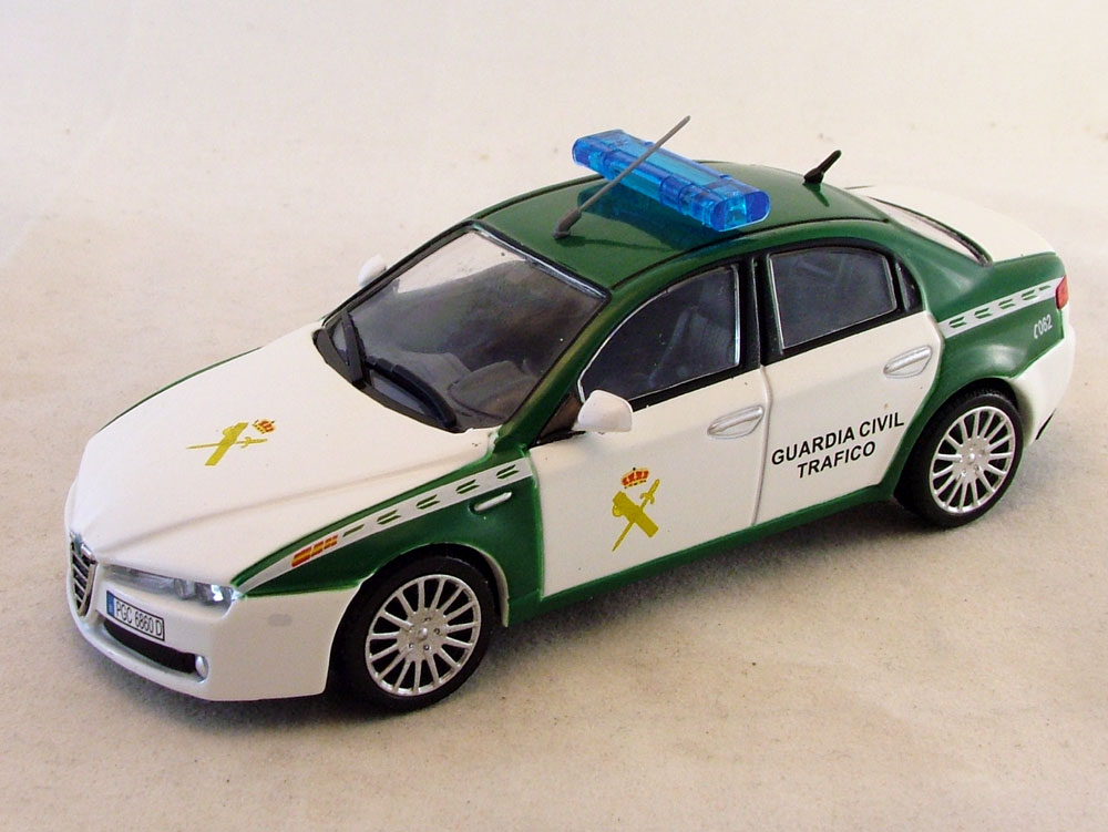 1:43 ALFA ROMEO 159 Национальная гвардия Испании, Полицейские машины Мира 43, бело-зеленый - PCW043-X1