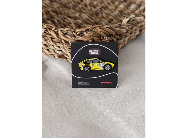 1:0 Значок Pin Alfa Romeo Alfetta GTV 2.0 *RITMOCORSA*, yellow - ENPN014