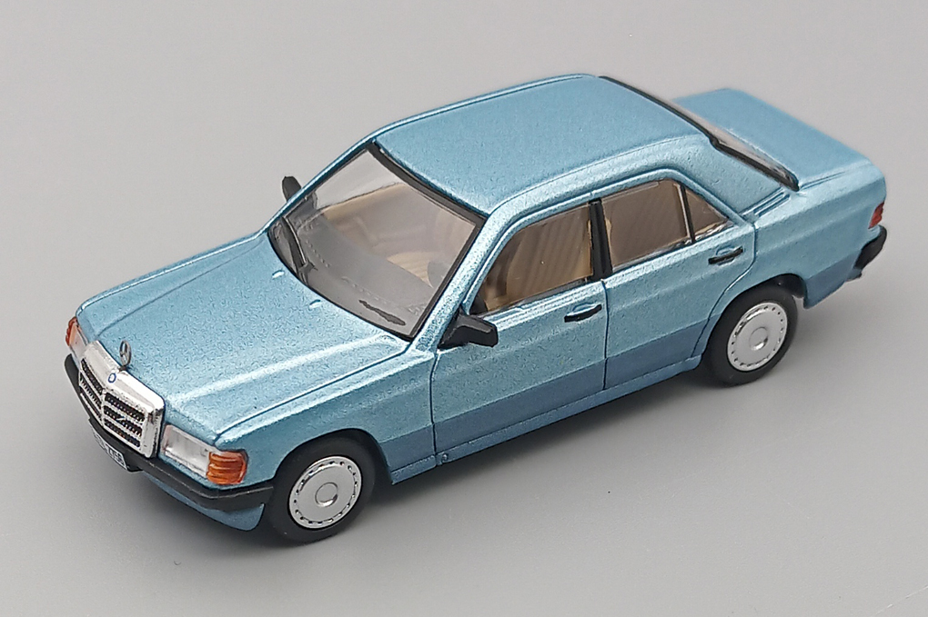 1:64 MERCEDES-BENZ 190E (W201), light blue metallic - Y65-02
