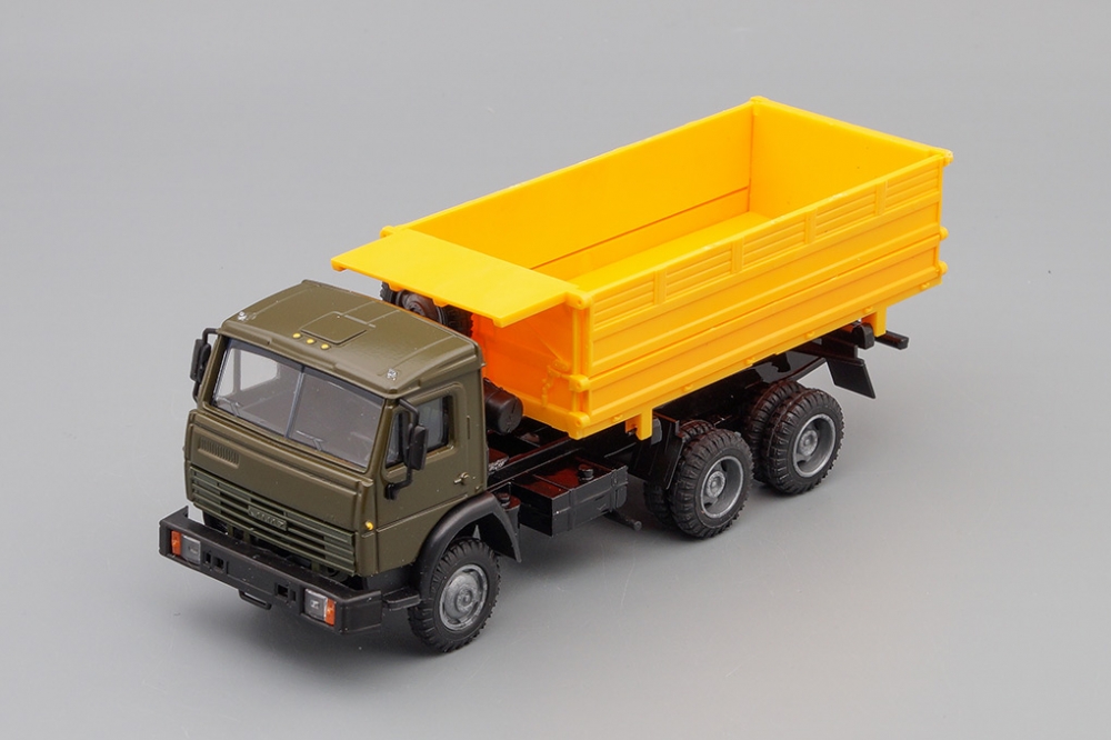 1:43 Камский грузовик 55102, сельхозвариант, хаки / желтый - ELK-837