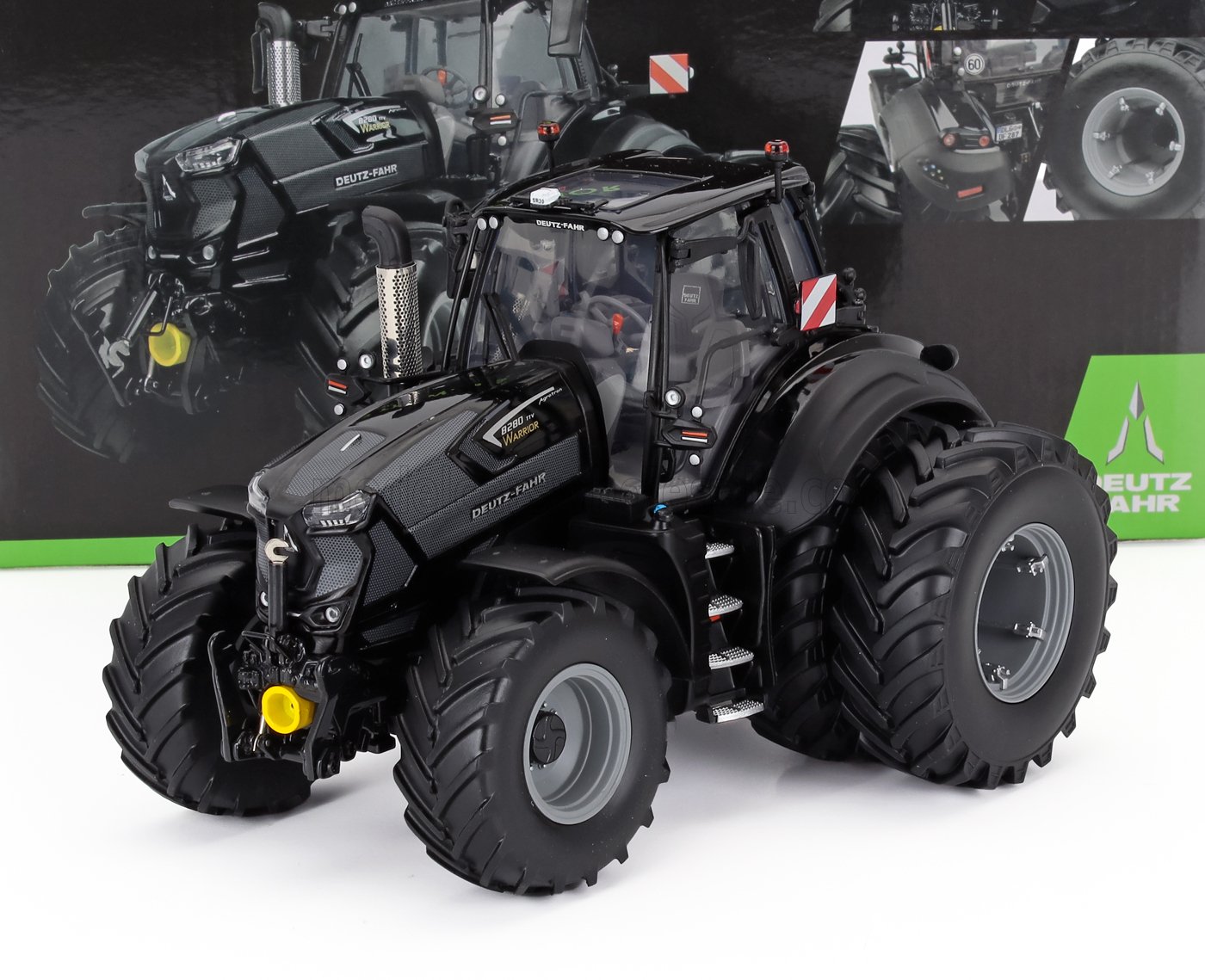 1:32 DEUTZ-FAHR 8280 Ttv Tractor Warrior (2018), Gloss Black - UH6834