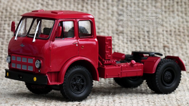 1:43 Минский 504А седельный тягач, красный - H7611
