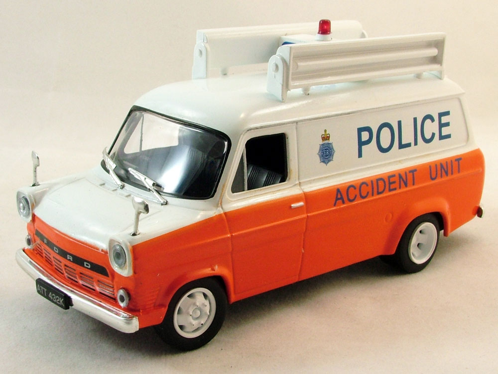 1:43 FORD Transit MkI Metropolitan Police GB, Полицейские Машины Мира 26, бело-оранжевый - PCW026