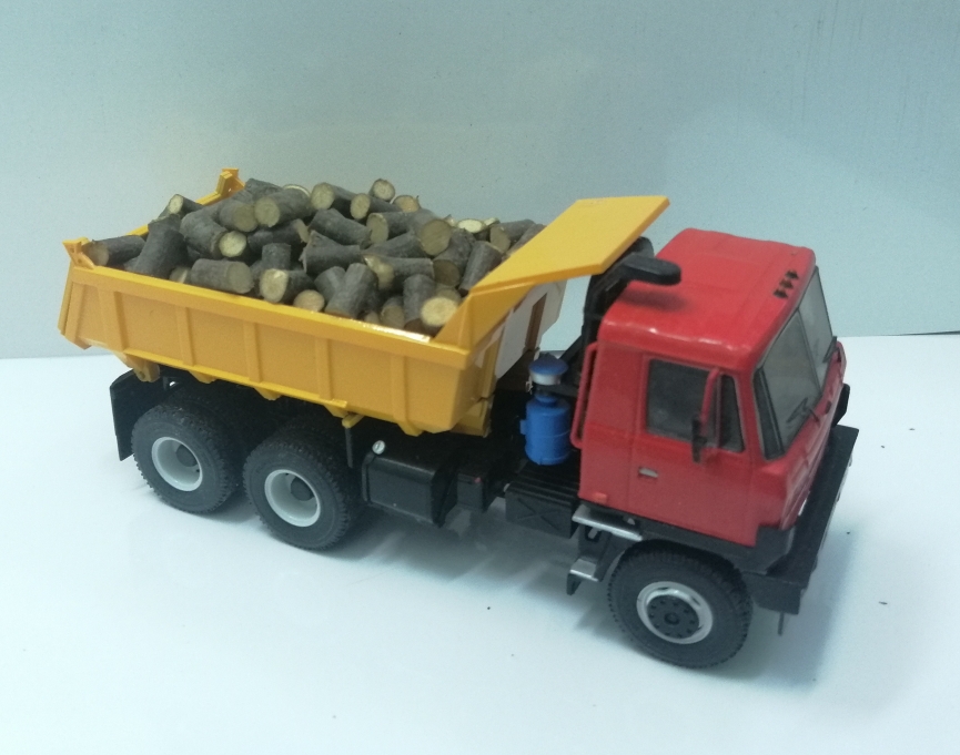 1:43 Груз в кузов Дрова для любого автомобиля - GRUZ039