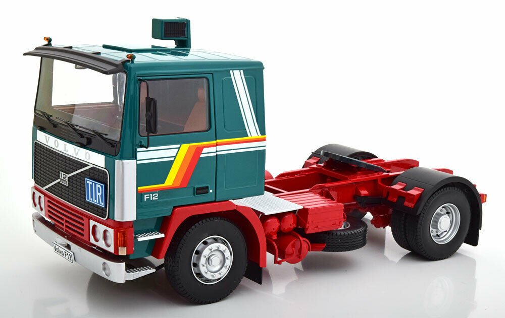1:18 VOLVO F12 1977 Green - RK180032