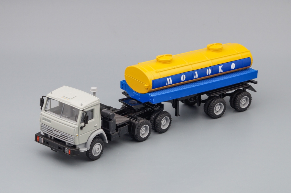 1:43 Камский 54101 с полуприцепом-цистерной 'Молоко', серый / желтый / синий - ELK-937