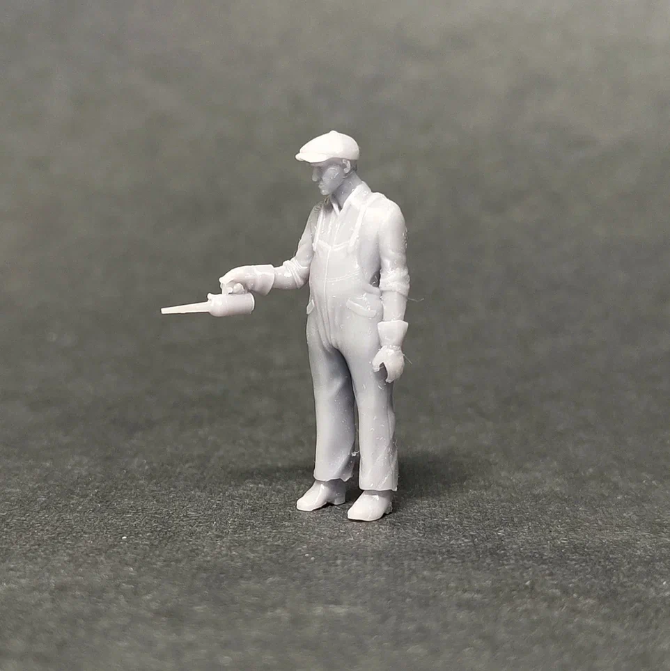 1:43 Фигурка механик с масленкой - sfs432F