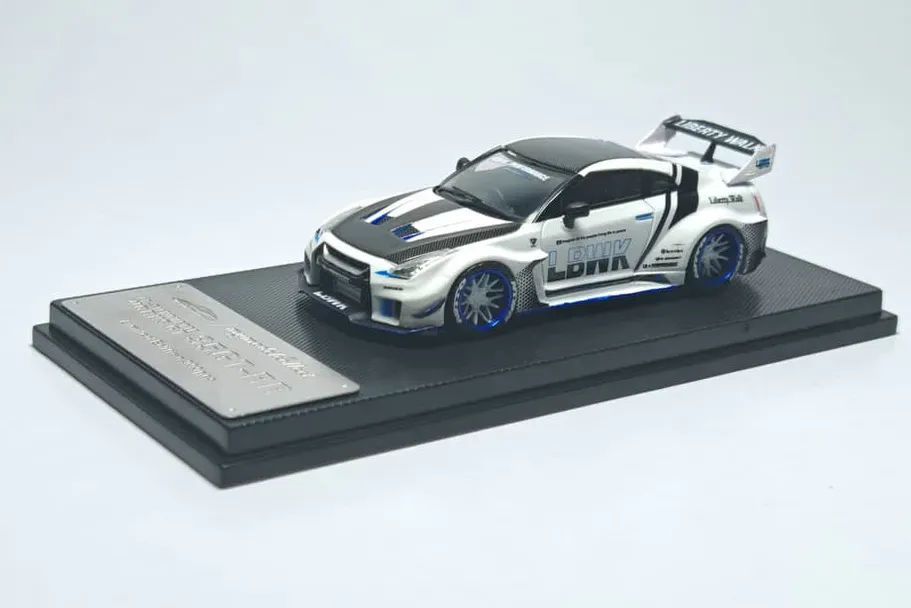 1:64 NISSAN LB GTR GT white/carbon roof - C640005D
