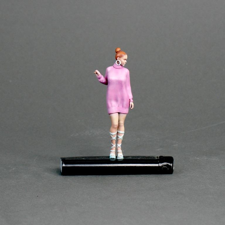 1:24 Фигура 0519 Девушка в свитере (масштаб 1:24), окрашенная - MPF24-030okr