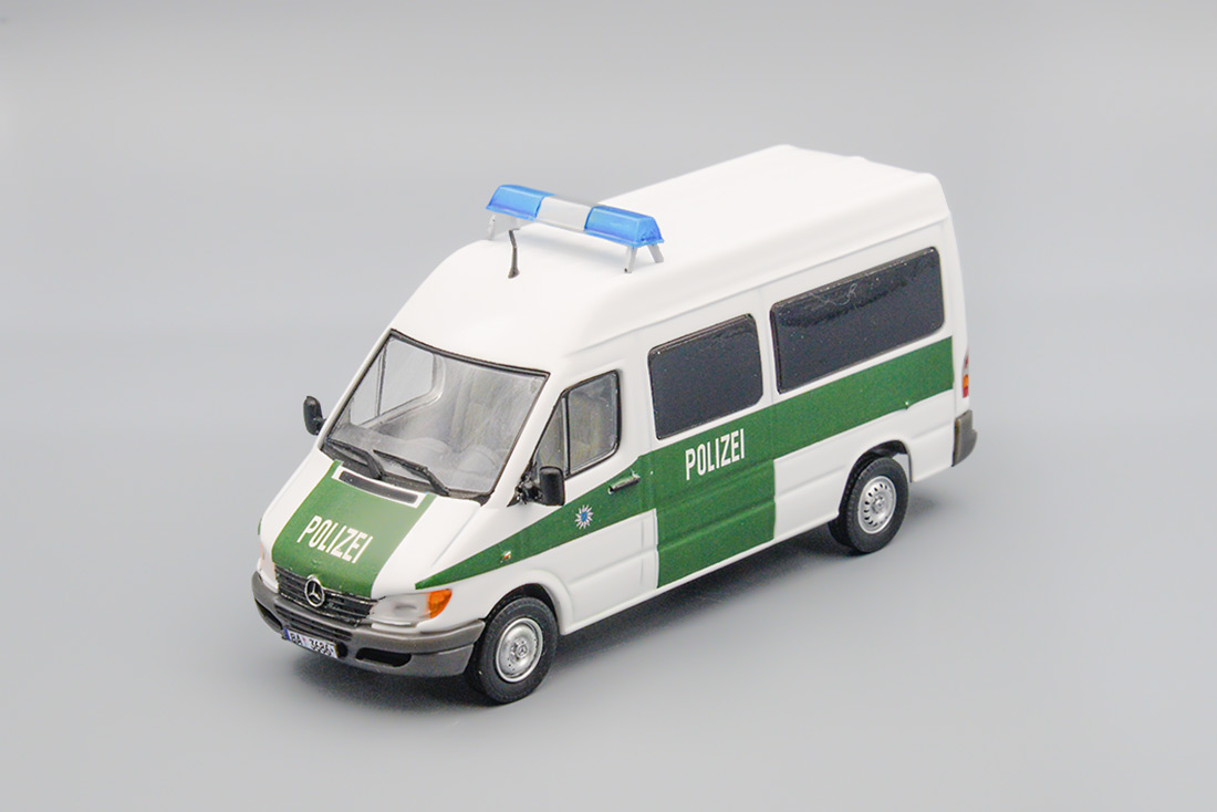 1:43 MERCEDES-BENZ Sprinter Полиция ФРГ - OF205