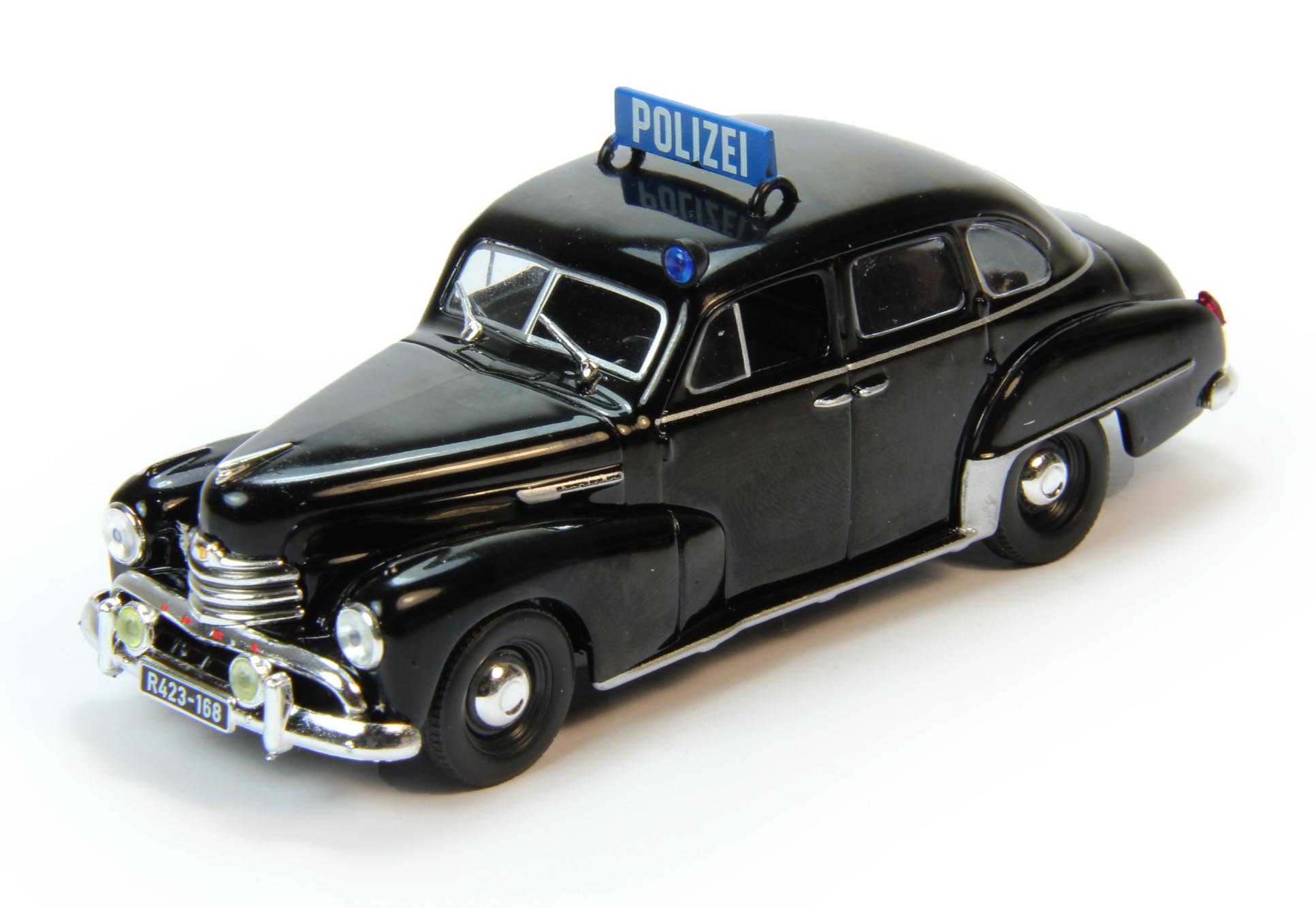1:43 OPEL Kapitan Полиция ФРГ (1951), Полицейские Машины Мира 68, черный - PCW068