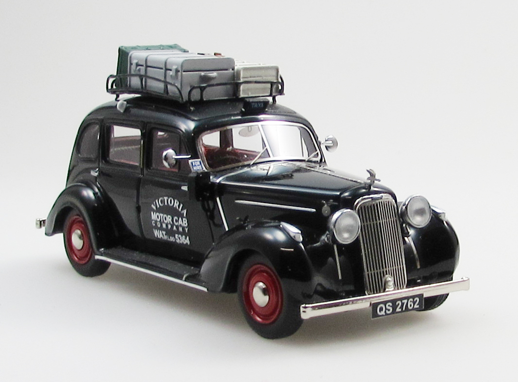 1:43 HUMBER Super Snipe saloon 3-windows taxi (1938), black - EMEU43004E
