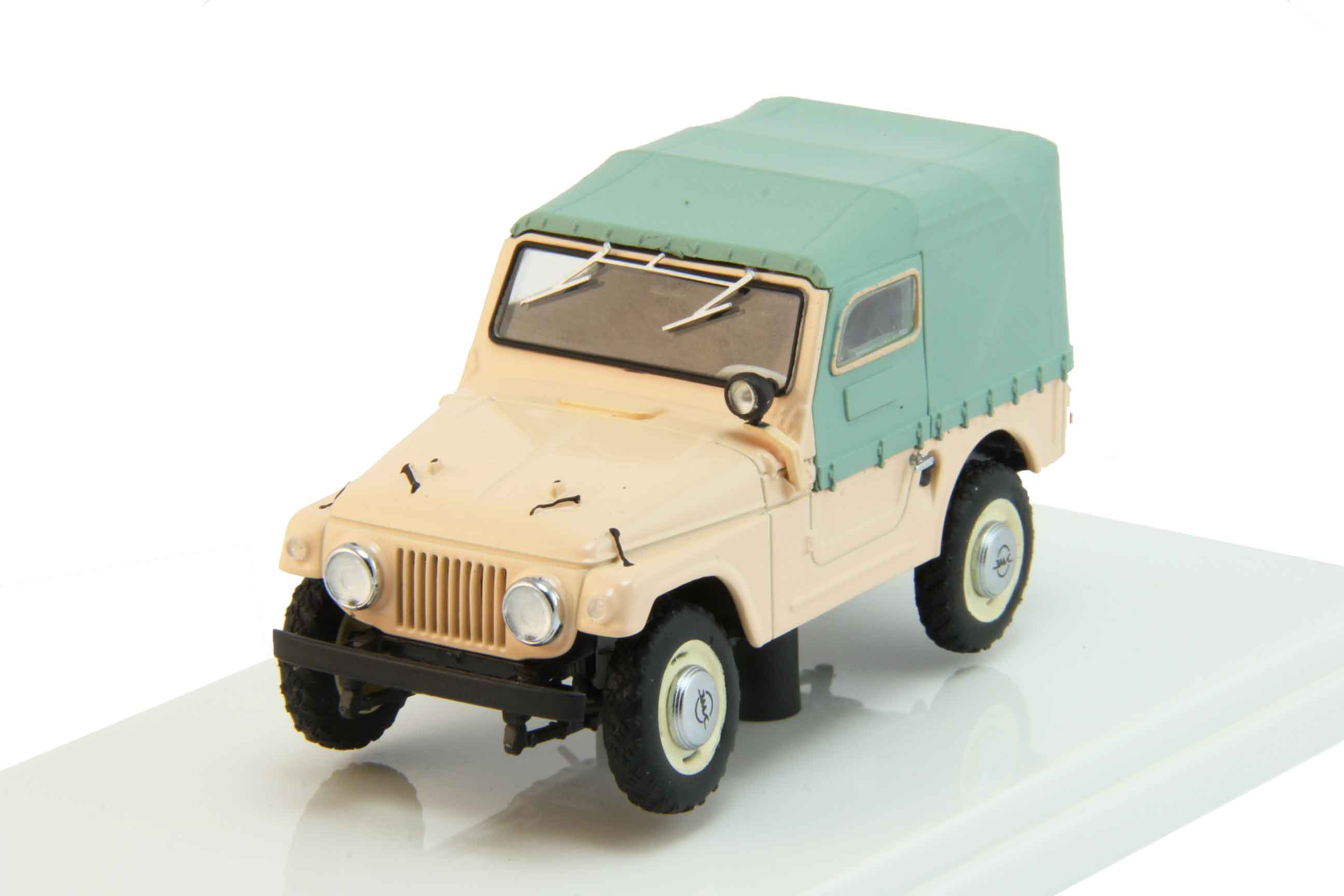 1:43 МОСКВИЧ 415 (1957), бежевый / серый - PM43-001