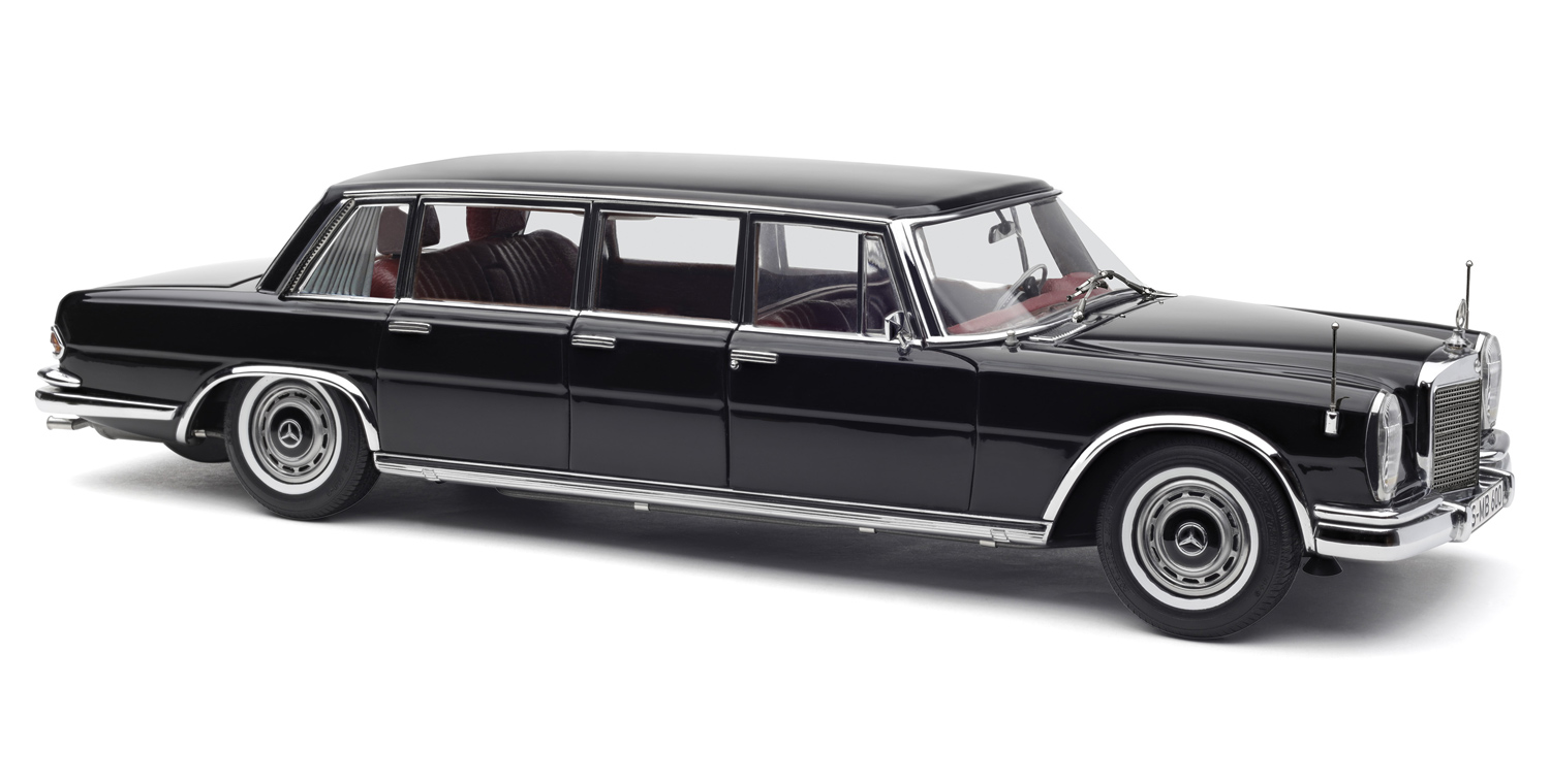 1:18 MERCEDES-BENZ (W100) 6-door Pullman Limousine (black) - M-200