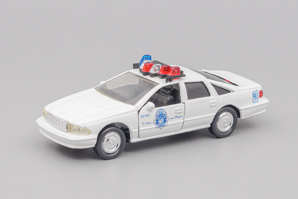 1:43 (Б/У) CHEVROLET Caprice (1990) Denver Police 1997, white - RC013