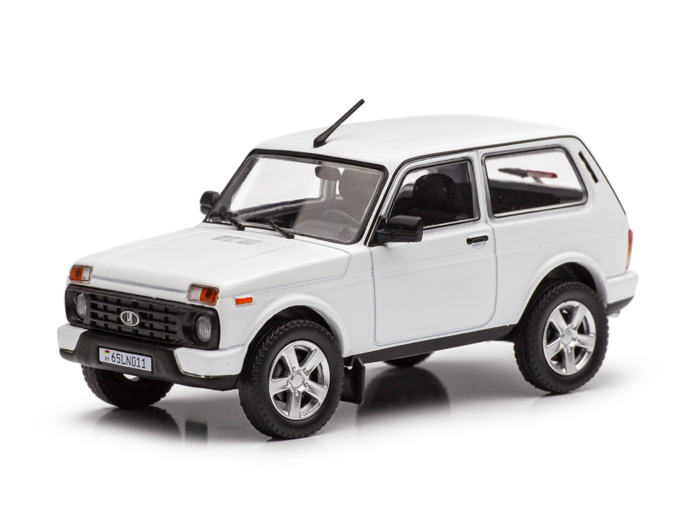 1:43 Lada Niva Urban белый - ARM011