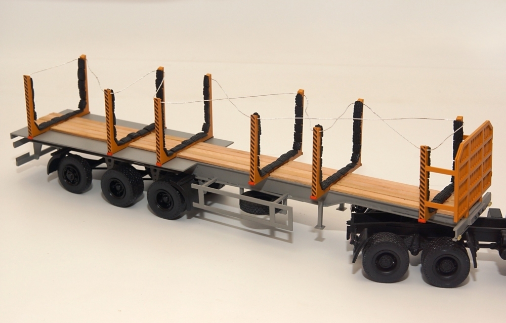 1:43 Кит Полуприцеп-сортиментовоз Минский 998640-010 - WM012