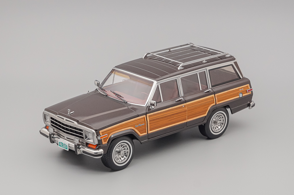 1:18 JEEP Grand Wagoneer, brown - DC00110