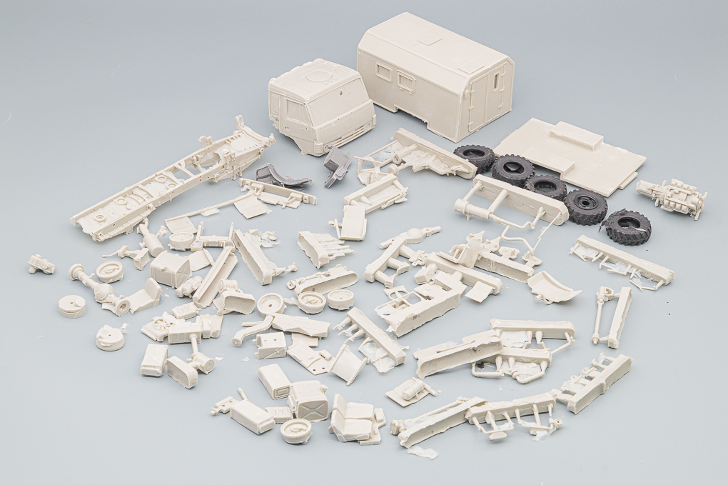 1:43 Сборная модель КАМАЗ 43501 Медслужба