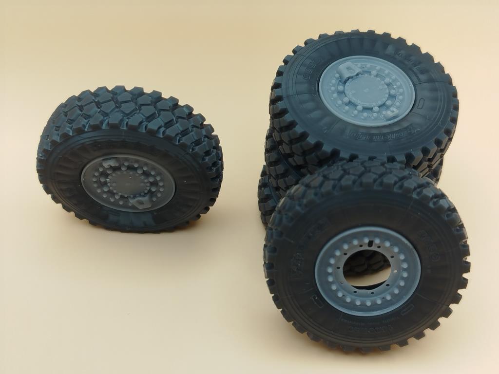 1:35 Колеса Тайфун-ВДВ с шиной Michelin XZL+ - 35021-В