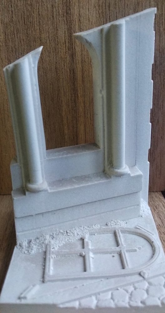 1:35 Фрагмент здания с арочным окном (не окрашен) - П19