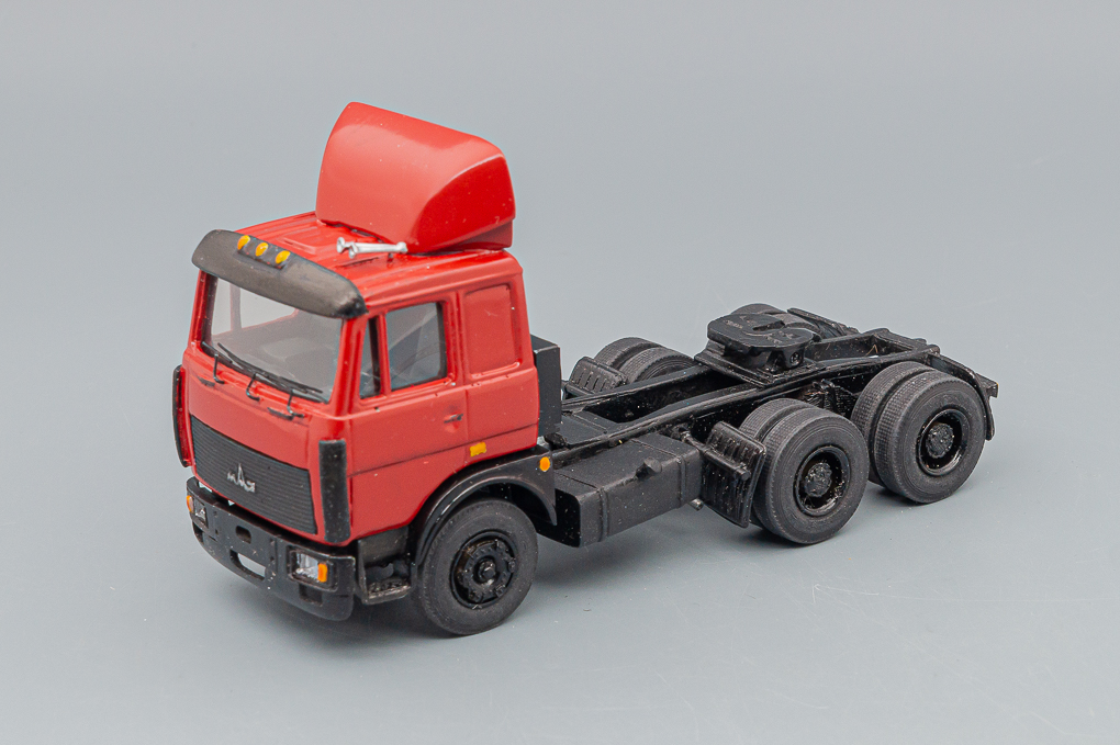 1:43 Минский-64229 седельный тягач, красный - LOT01078