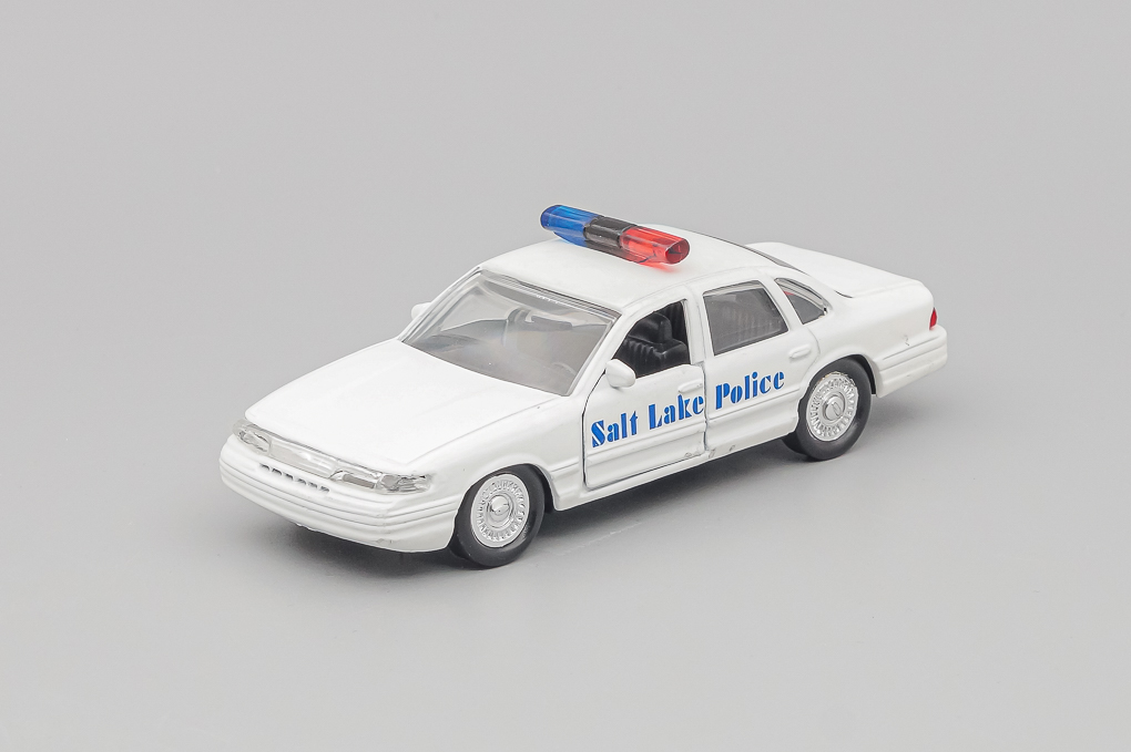 1:43 FORD Crown Victoria Salt Lake Police, white - LOT01417