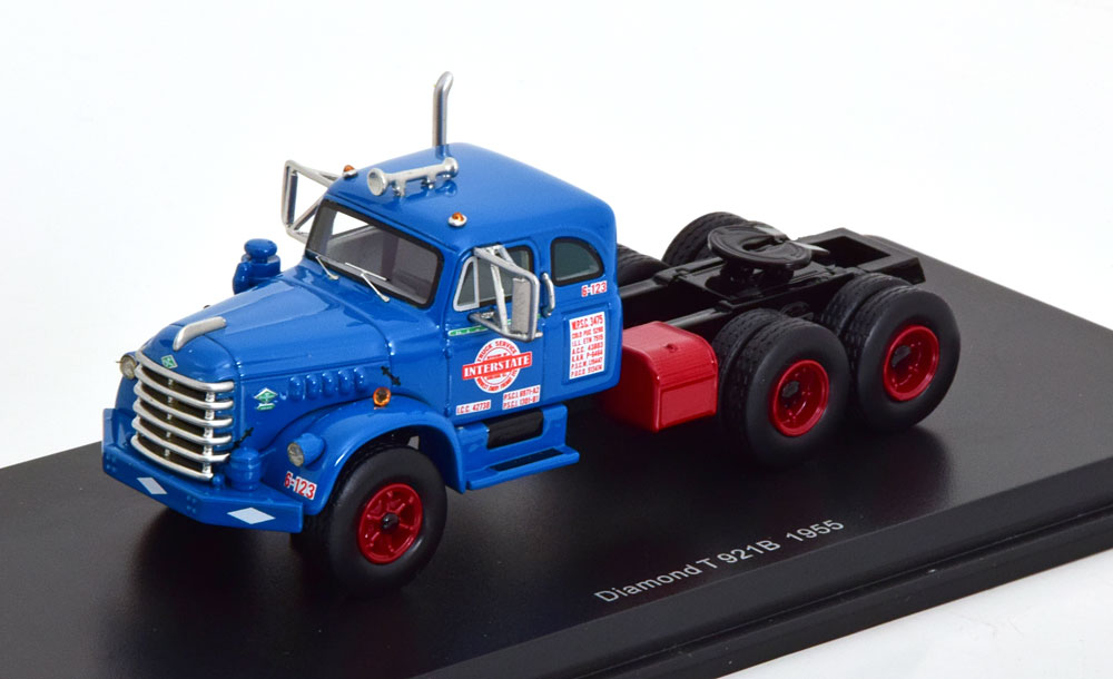 1:64 DIAMOND T 921B towing vehicle (1955), blue black red - 64050
