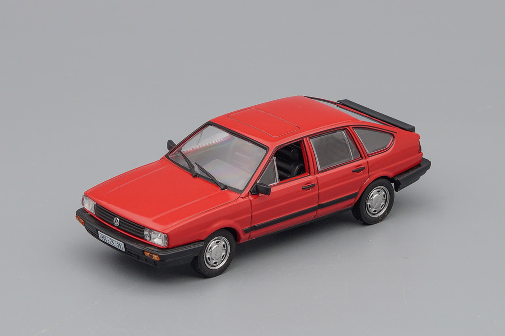 1:43 VOLKSWAGEN Passat B2, Kultowe Auta 111, red - kul111