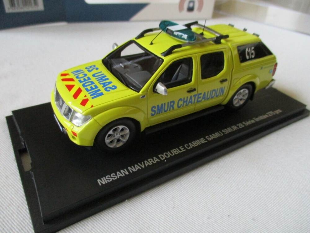 1:43 NISSAN NAVARA DOUBLE CABINE PICK-UP CLOSED SAMU 28 SMUR - ALARME0043