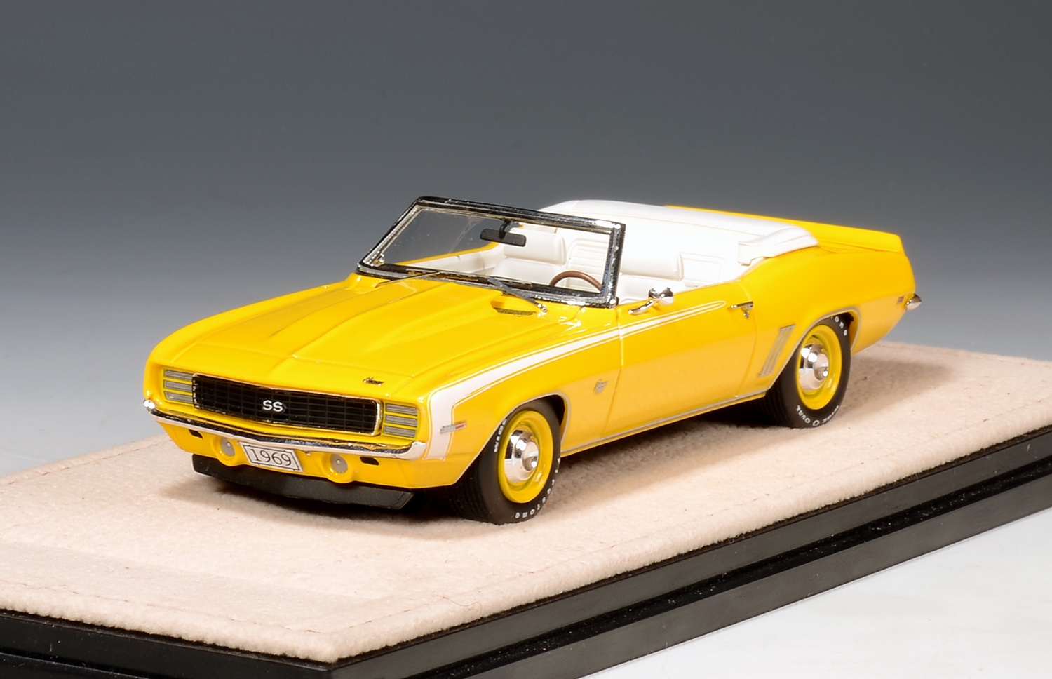 1:43 CHEVROLET Camaro RS SS Convertible (открытый) (1969), Daytona Yellow - STM691031