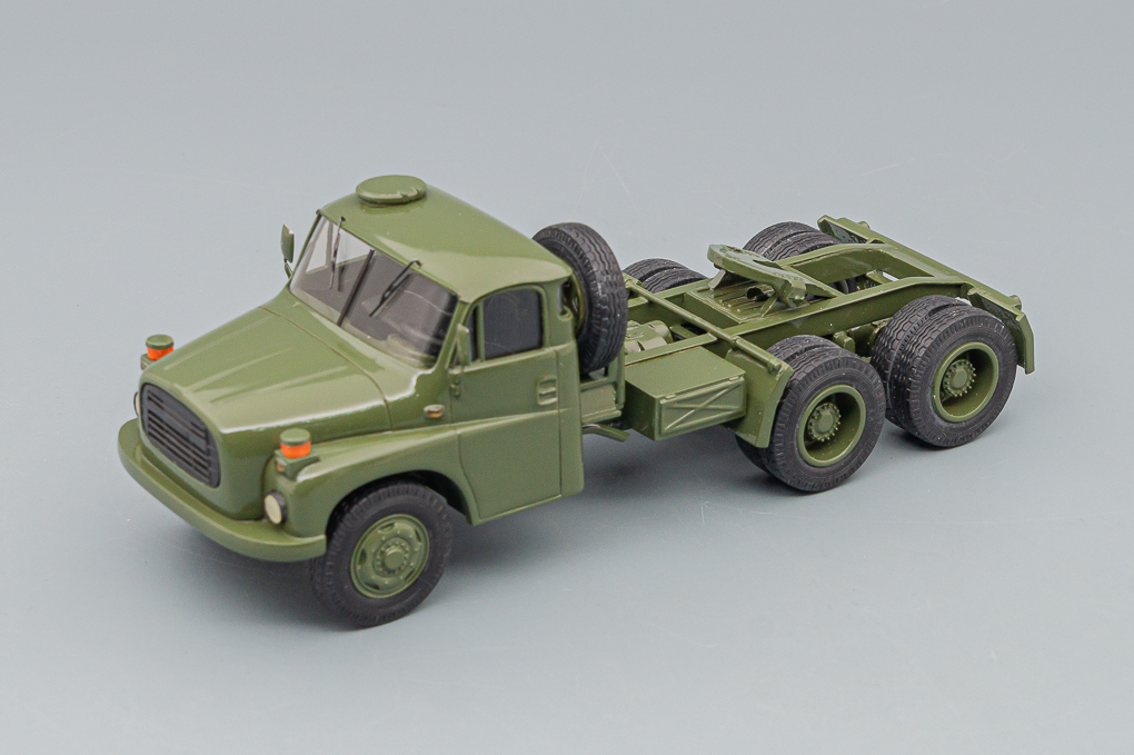 1:43 TATRA 148 седельный тягач 6x6, green - RO010